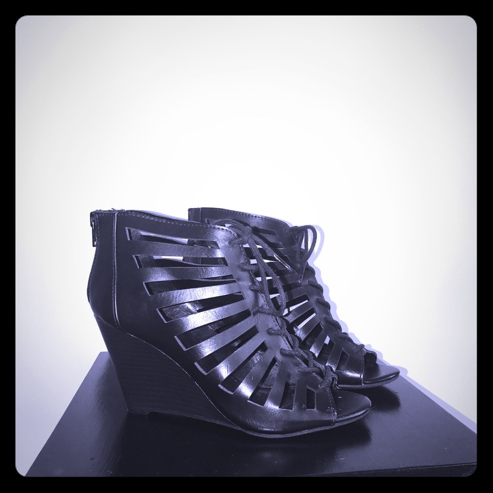 Black wedge heels